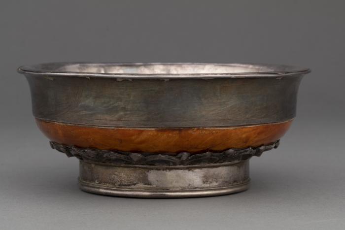 Tea Bowl with Double Dorje Design