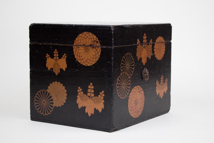 Document Box with Paulownia and Chrysanthemum Designs