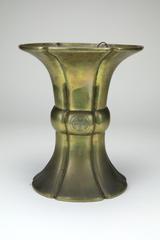 Ikebana Vase with Paulownia Crest Design